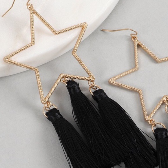 ❗️One Left❗️NWT Black Star Tassel Earrings - Picture 2 of 2
